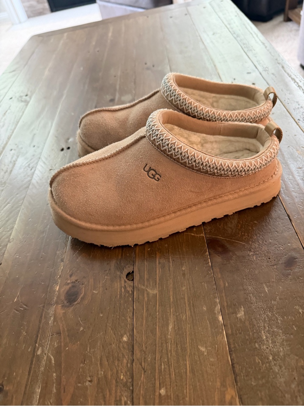 UGG Kids Slip-On Tazz Slippers in Sand Size 4